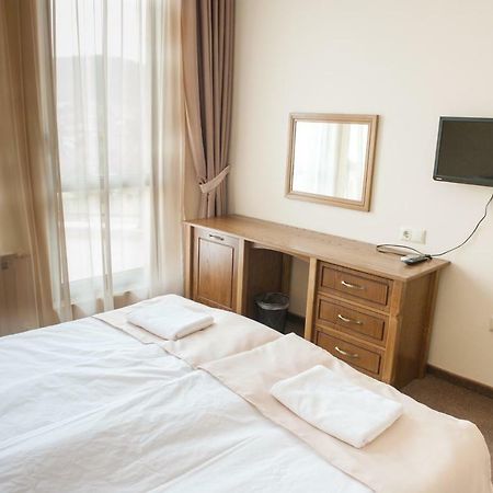 Hotel Chateau Des Bergers Тирговиште Екстер'єр фото