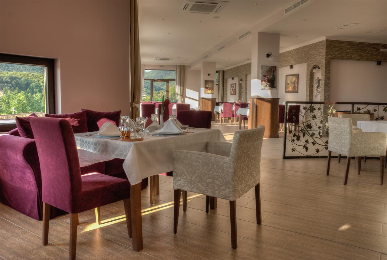Hotel Chateau Des Bergers Тирговиште Екстер'єр фото