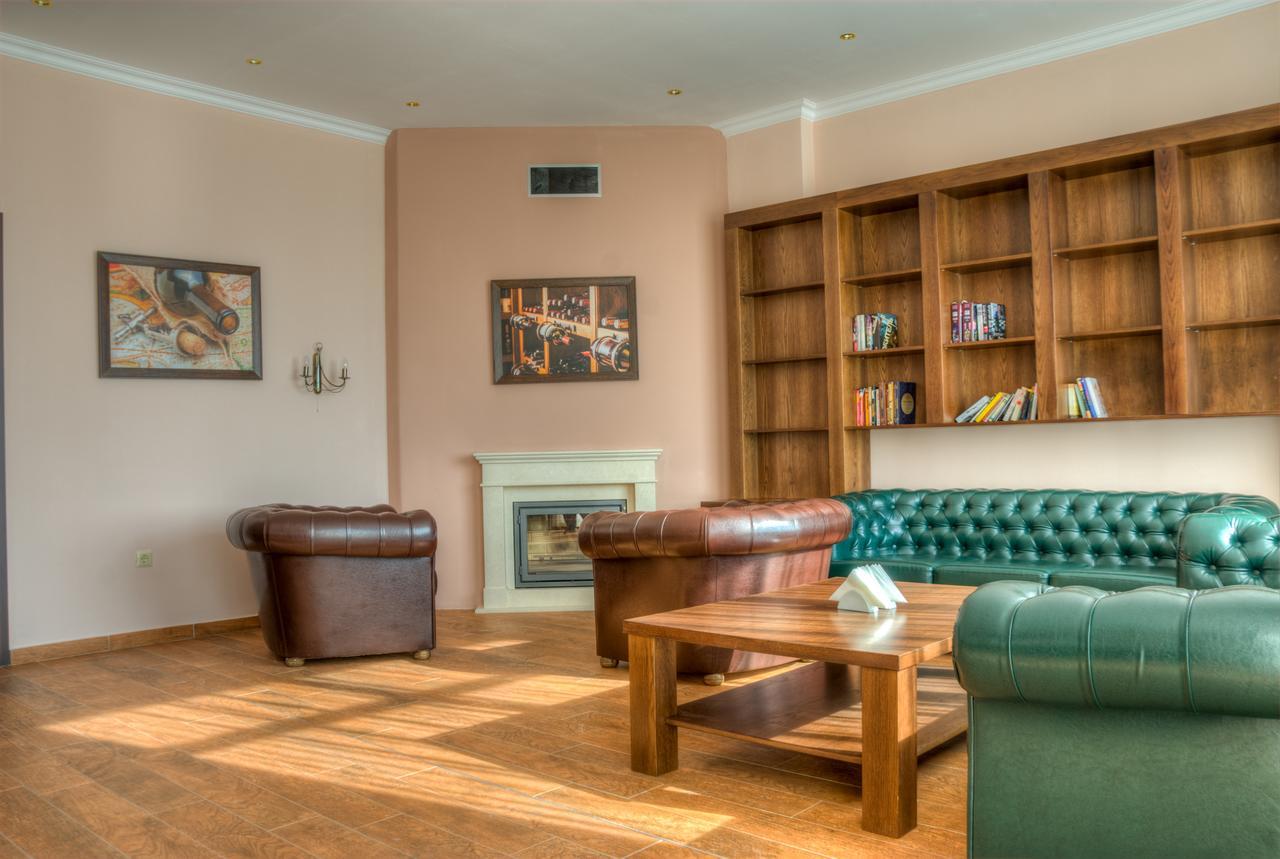 Hotel Chateau Des Bergers Тирговиште Екстер'єр фото