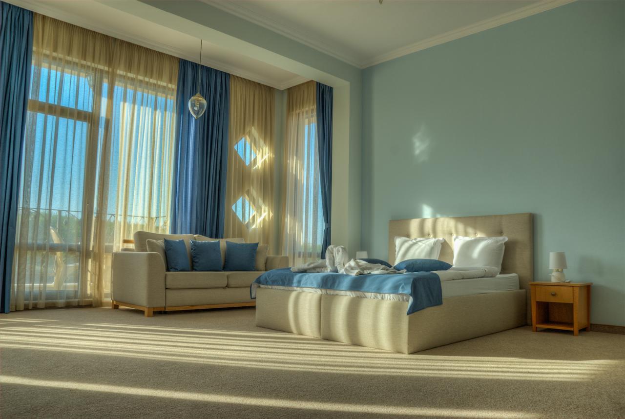 Hotel Chateau Des Bergers Тирговиште Екстер'єр фото
