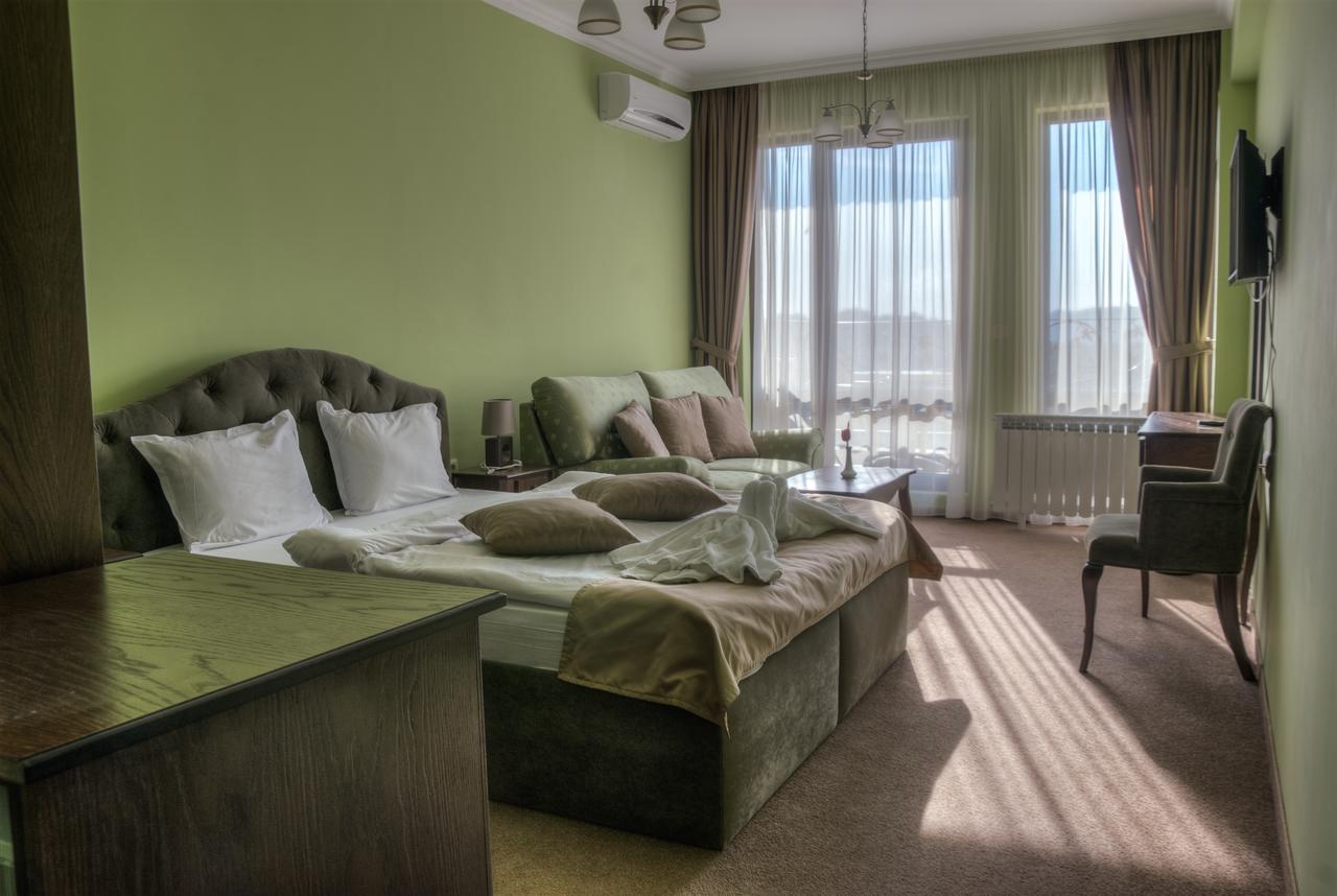 Hotel Chateau Des Bergers Тирговиште Екстер'єр фото