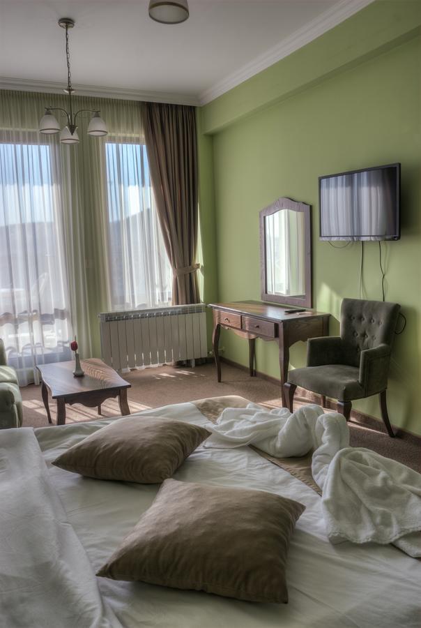 Hotel Chateau Des Bergers Тирговиште Екстер'єр фото