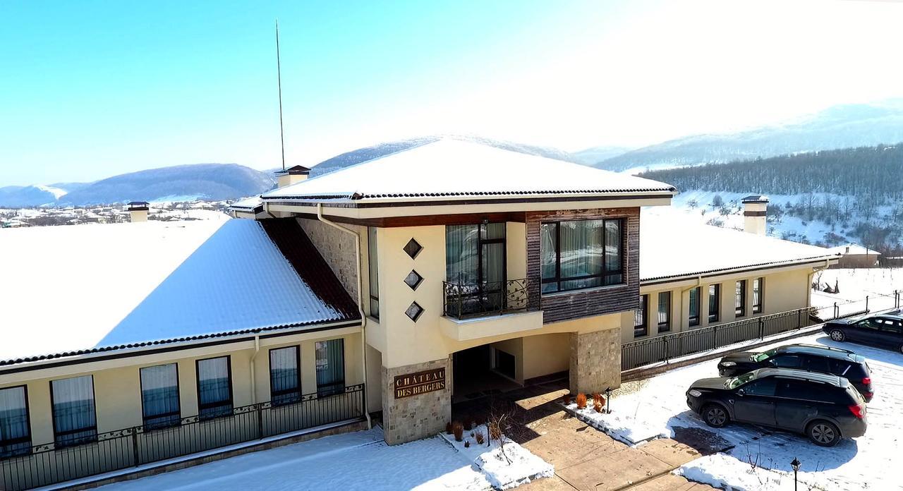 Hotel Chateau Des Bergers Тирговиште Екстер'єр фото