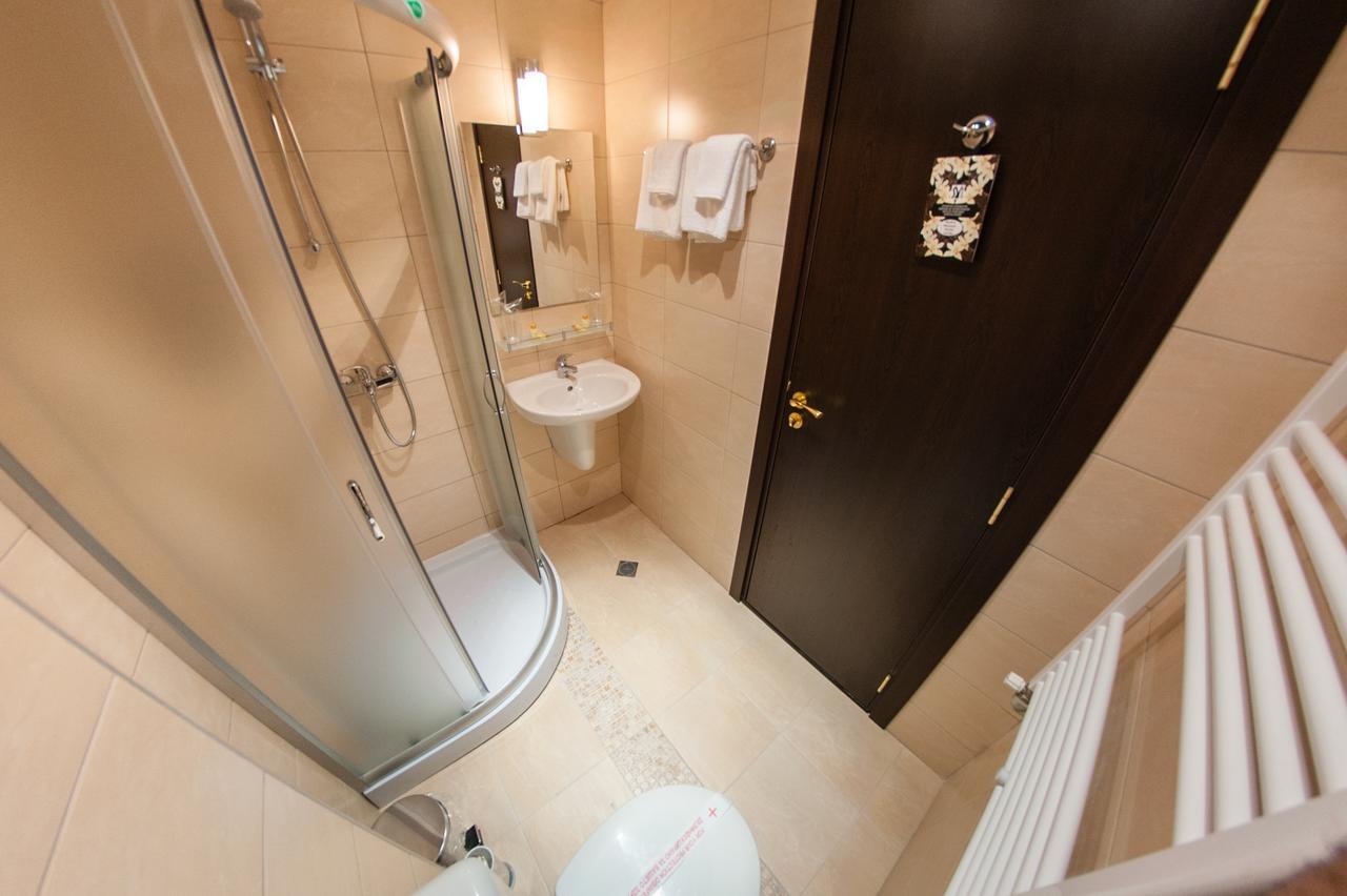 Hotel Chateau Des Bergers Тирговиште Екстер'єр фото