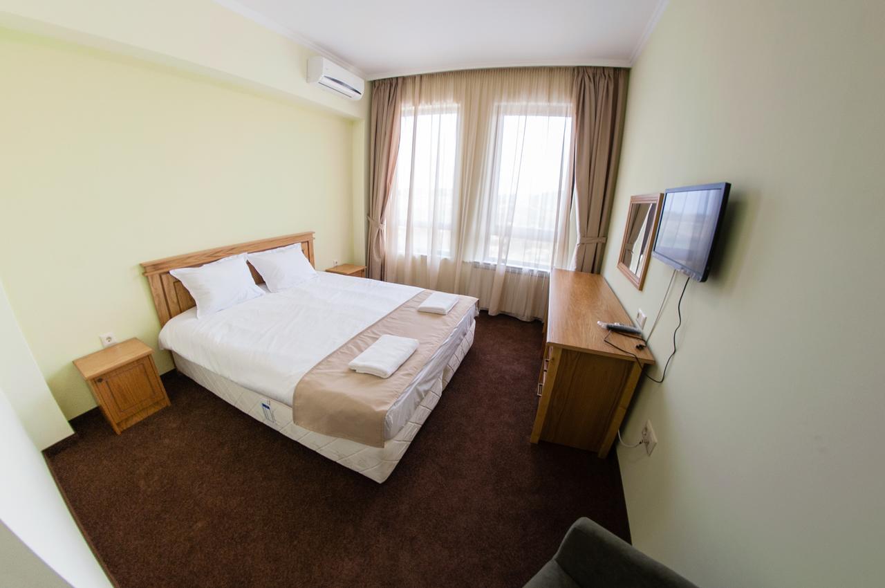 Hotel Chateau Des Bergers Тирговиште Екстер'єр фото