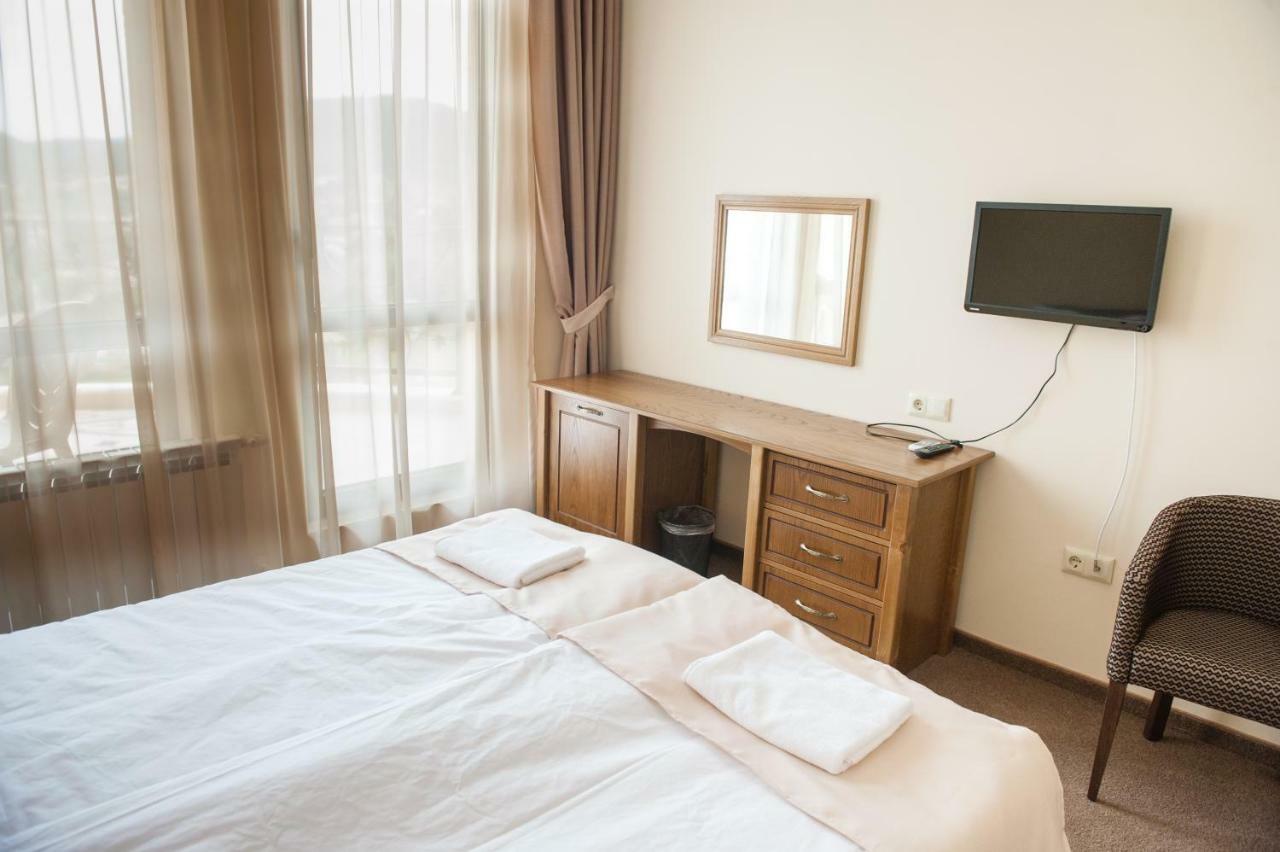 Hotel Chateau Des Bergers Тирговиште Екстер'єр фото