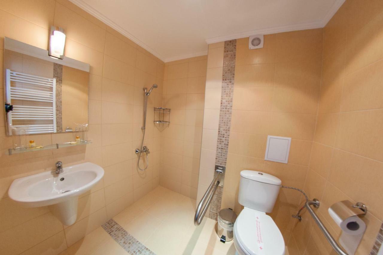 Hotel Chateau Des Bergers Тирговиште Екстер'єр фото